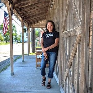 Meet your Posher, Crystal